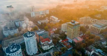 Canicula favorizează acumularea poluanților în aer la Chișinău și Bălți
