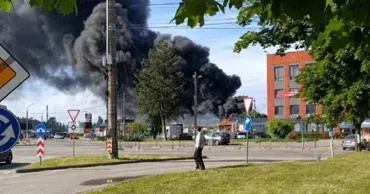 В столичном секторе Чеканы вспыхнул крупный пожар на промышленном складе