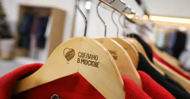 Rușii cumpără tot mai puține haine. Retailerii oferă reduceri de până la 90%