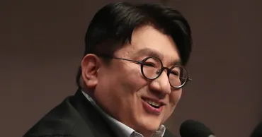 AP: Полиция Южной Кореи запросила ордер на арест миллиардера-продюсера ВТS