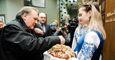 Депардье похвалил белорусское игристое из молдавского виноматериала.