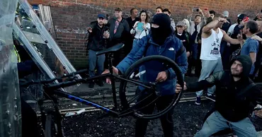 Двум участникам протестов из‑за убийства Генри Новака предъявлены обвинения