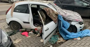 Ani la rând pe același loc: Mașinile abandonate nemulțumește șoferii