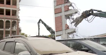 Locuitorii din sectorul Ciocana se plâng de lucrările de demolare a unei clădiri: E imposibil să ieși din casă