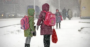 Минобразования разрешило школам продлить каникулы из-за погодных условий