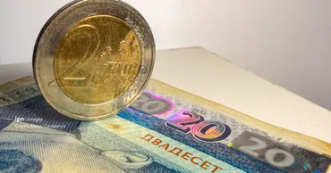 Ultima zi fără taxe: Bulgarii mai pot schimba leva în euro gratuit doar astăzi