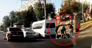 На пешеходном переходе в Кишиневе сбили парня.