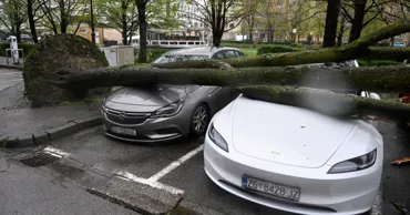 Снегопады и штормовой ветер вызвали закрытие школ и дорог на Балканах