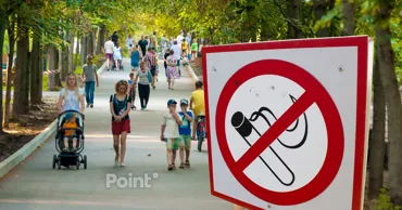 С 24 июня в Молдове запрещено курить на пляжах, остановках и балконах