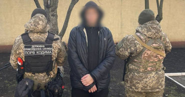 В Украине снимали с дерева уклониста: бежал в Молдову и встретил волков