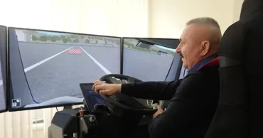 Școlile auto din Moldova au început să utilizeze simulatoare pentru pregătirea viitorilor șoferi