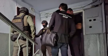В Молдове провели 14 обысков по делу о контрабанде 7,2 млн сигарет под видом клубники