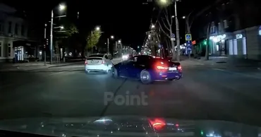 В Кишинёве дрифтер на BMW не справился с управлением и выехал на встречную полосу