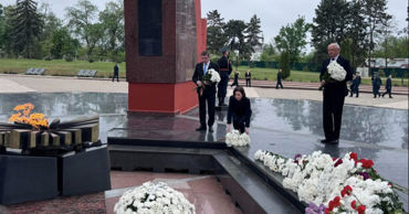 Санду, Гросу и Мунтяну возложили цветы на мемориале в память о павших воинах