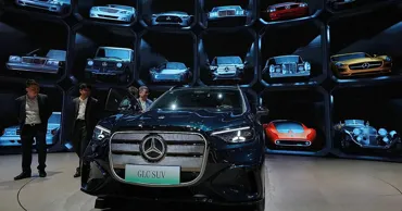 Продажи Mercedes в мире падают на 6%, электрокары бьют рекорд