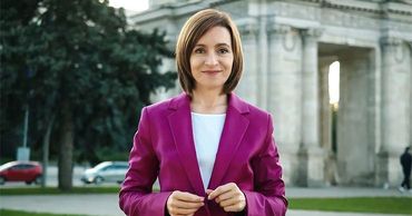 Майя Санду обратилась к избирателям на нескольких языках.