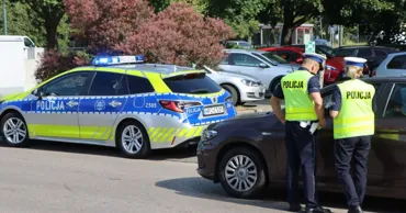 Moldovean beat și fără permis, prins în Polonia cu numere furate și copii în mașină