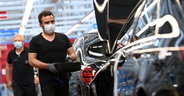Автопром ФРГ перестал быть двигателем экономики страны из-за пандемии.