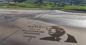Activiștii de mediu din Scoția au creat un portret al lui Trump pe nisipul din apropierea terenului său de golf