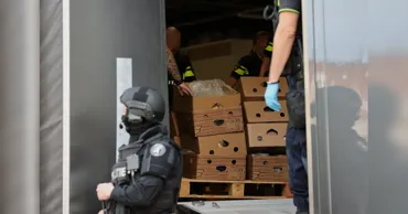 В супермаркетах в Нидерландах нашли десятки кило кокаина в бананах