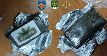 Пассажир пытался избавиться от гашиша во время досмотра на КПП в Кагуле