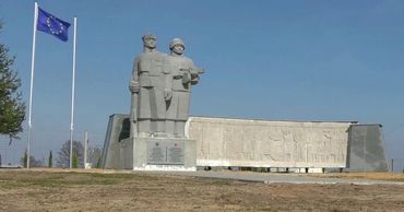 Поляк спас от сноса памятник победителям фашизма, поставив его на своем участке.