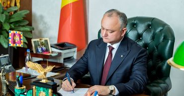 Додон промульгировал пакет законов, принятых правительством. Фото: facebook.com.