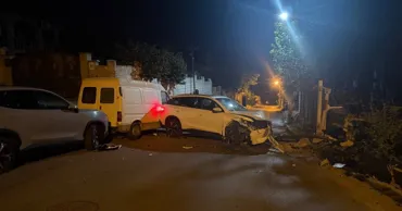 Accident nocturn la Durlești: O mașină s-a izbit de un gard