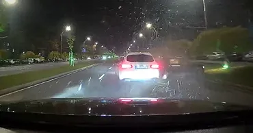 Momentul unui accident din Chișinău, surprins de o cameră de bord: O persoană a ajuns la spital
