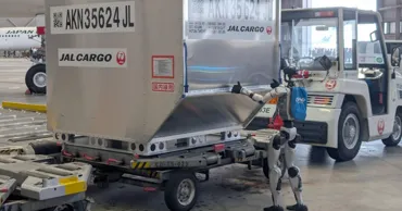 В аэропорту Токио человекоподобные роботы будут обслуживать багаж