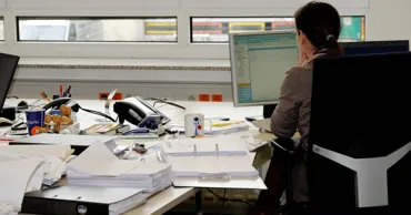 Numărul bugetarilor crește în Moldova, în timp ce populația scade accelerat