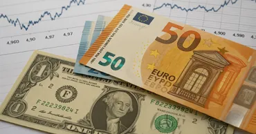 Curs valutar 13 septembrie 2026: Cât valorează un euro și un dolar
