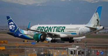 В Денвере самолет Frontier Airlines сбил человека на взлетной полосе