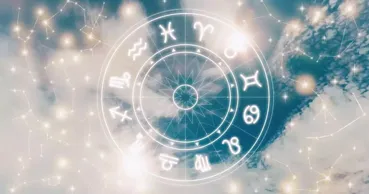 Horoscop de weekend: Emoții intense, discuții importante și surprize pentru zodii