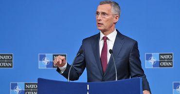 Столтенберг не стал комментировать скандал в США вокруг помощи Украине.