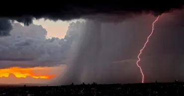 Alertă meteo: Ploi puternice în unele zone, inclusiv cu grindină și vijelii