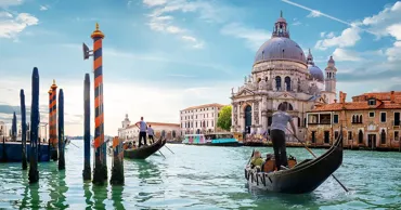 Veneţia reintroduce taxa de 10 euro pentru turiştii care vizitează oraşul o zi