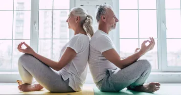 Генетики объяснили, почему один и тот же образ жизни старит людей по-разному