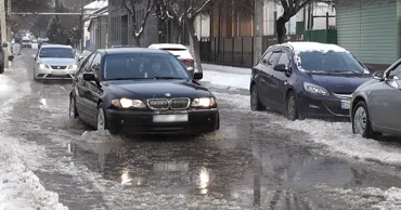 ЧП в Бельцах: из-за прорыва трубы затопило дороги