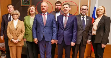 Dodon, umăr la umăr cu un politician rus care a luptat în războiul împotriva Ucrainei