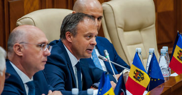 Бывший спикер парламента Андриан Канду.