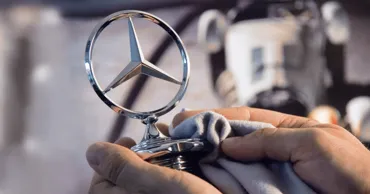 Прибыль Mercedes-Benz в 2025 году упала почти в два раза