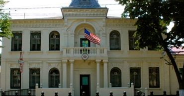 Посол США выразил поддержку коллективу филармонии. Фото: aif.md.