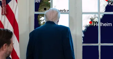 Белый дом опубликовал фото Трампа у карты Гренландии и предложил следить за ситуацией