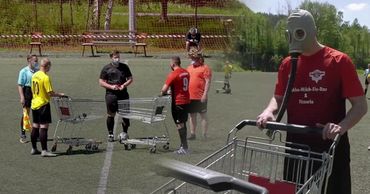 В Германии придумали новый вид футбола в условиях пандемии коронавируса. Фото: Point.md.