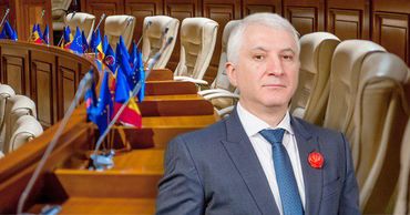 Константин Ботнарь сложил мандат депутата.