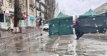 В центре Кишинева торговую палатку установили прямо на проезжей части