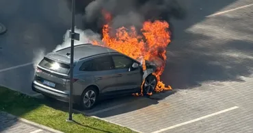 В Латвии на парковке загорелся электромобиль