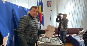 Андрей Нэстасе объявил, что проголосовал за президента всех румын.