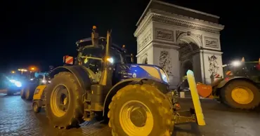 Fermierii francezi au blocat centrul Parisului cu tractoare din cauza acordului UE-Mercosur